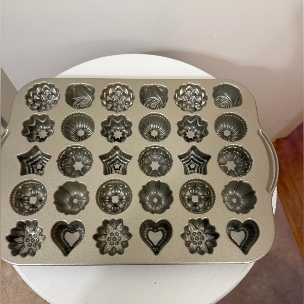 Nordic Ware Bundt Tea Cakes and Candies Pan